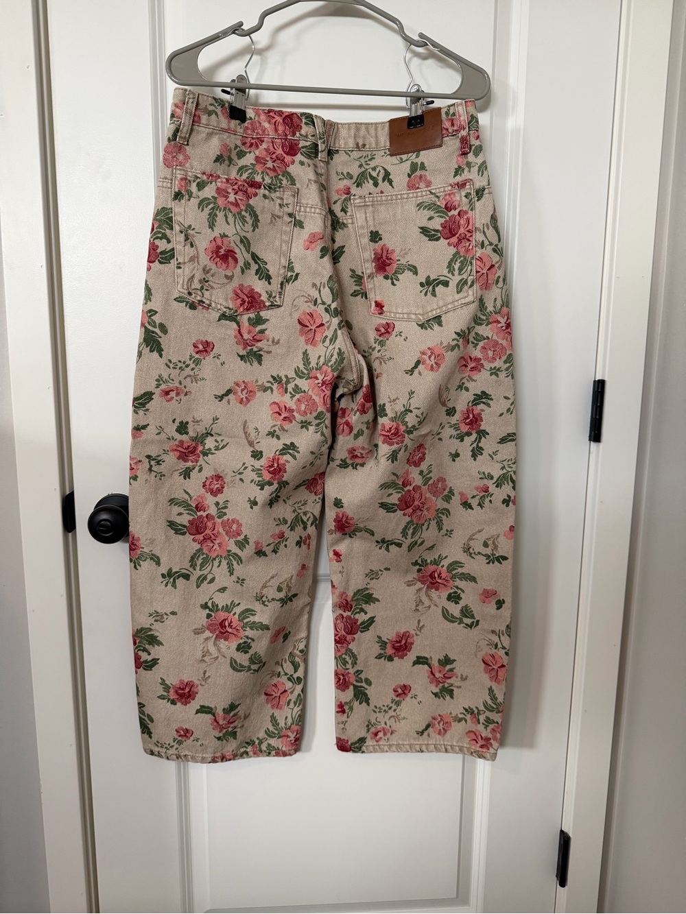 We The Free Beige Jeans with Pink Rose Trim and Barrel Leg SZ 30 - Picture 4 of 8